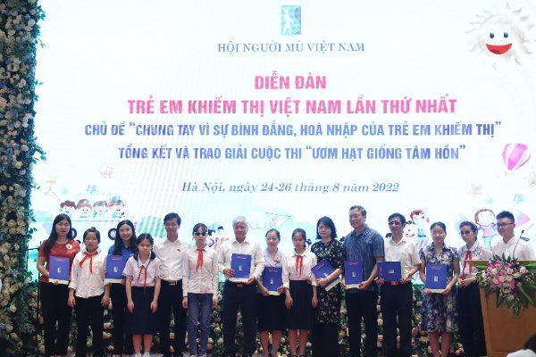 Bí thư Trung ương Đoàn đối thoại với trẻ em khiếm thị Việt Nam lần thứ nhất năm 2022 