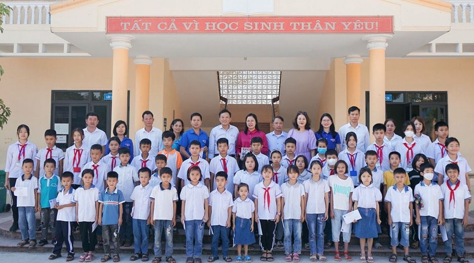 Thái Nguyên: Trao tặng 45 suất học bổng Vũ Xuân cho học sinh nghèo vượt khó