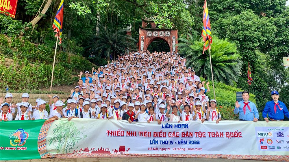263 thiếu nhi tiêu biểu dâng hương, tham quan khu di tích lịch sử Đền Hùng