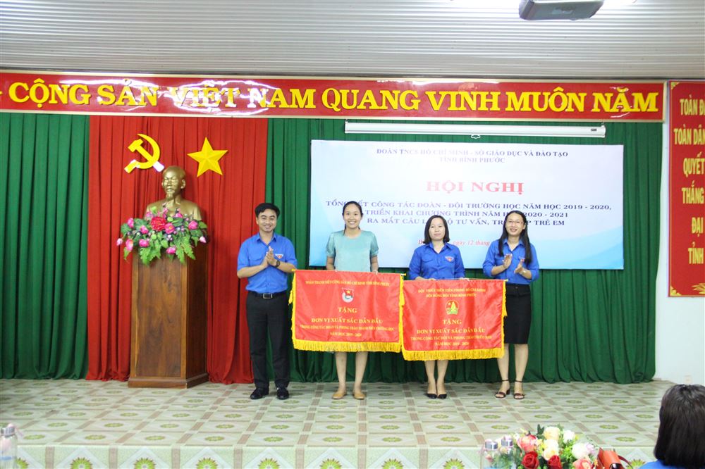 Hội nghị tổng kết công tác Đoàn, Đội khối trường học năm học 2019 - 2020, triển khai Chương trình năm học 2020 - 2021 tỉnh Bình Phước.