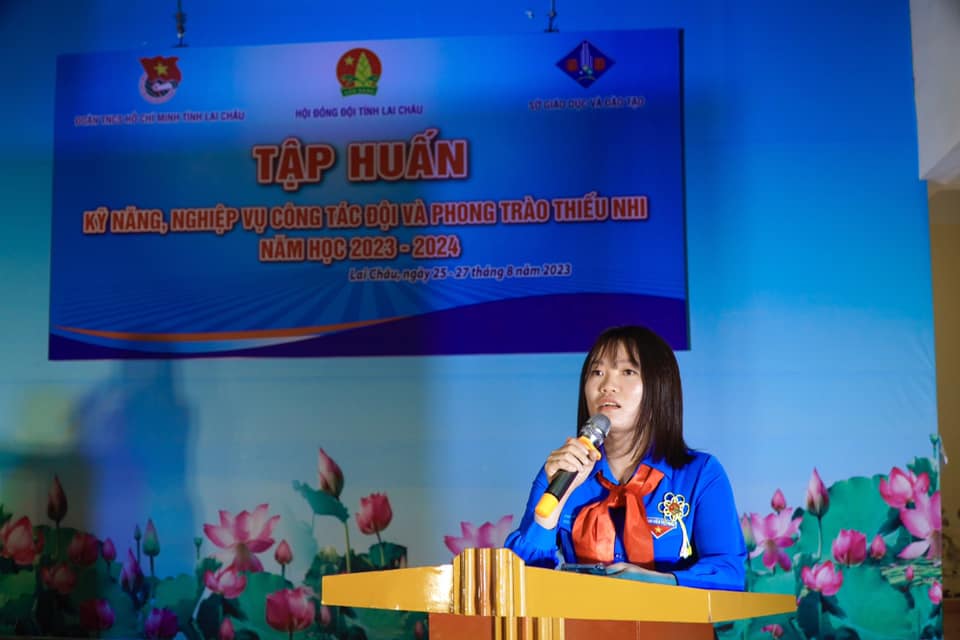 Đồng chí Bế Thị Bằng - Phó Bí thư Tỉnh đoàn phát biểu Khai mạc Lớp tập huấn