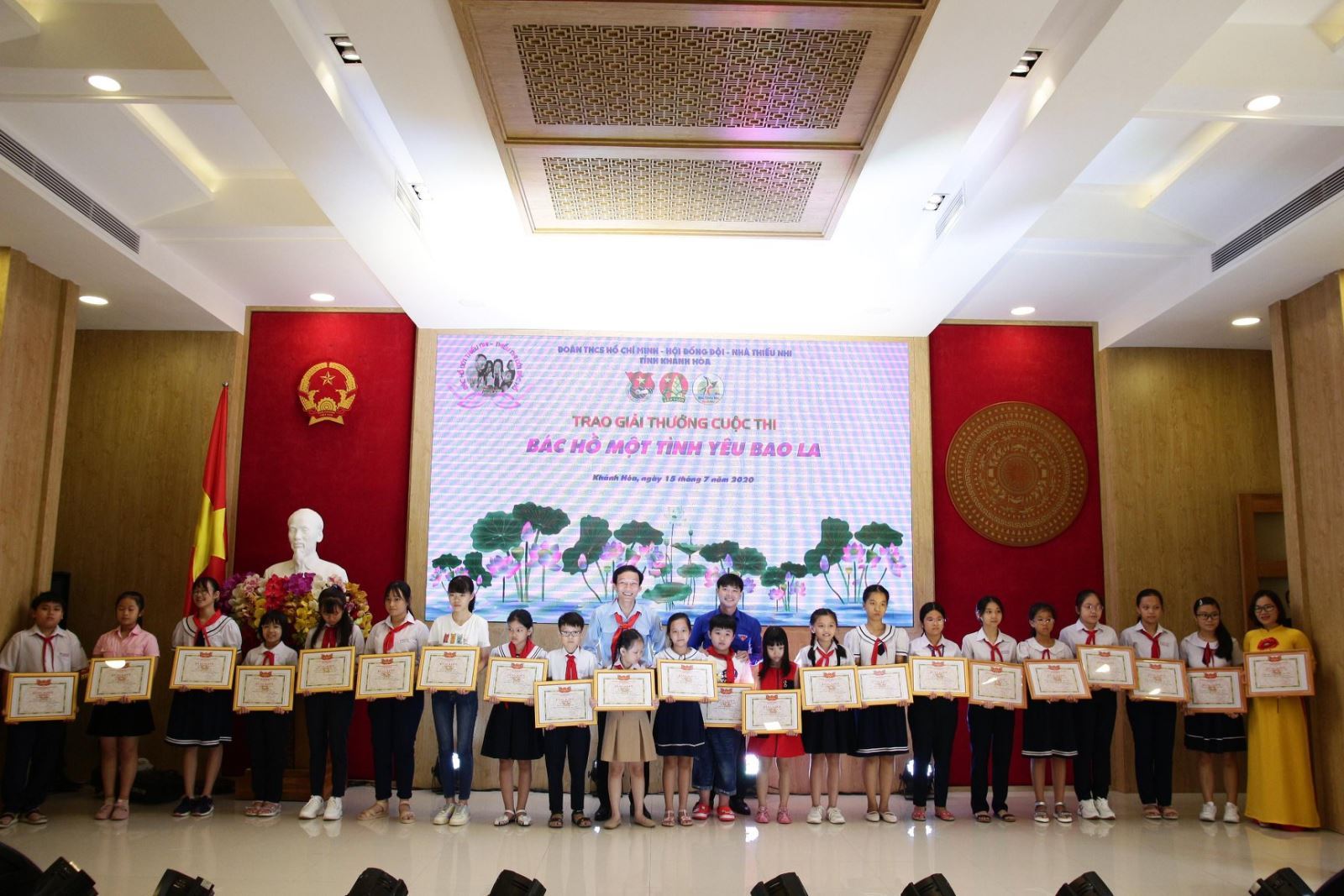 [Khánh Hòa] TỔNG KẾT VÀ TRAO GIẢI CÁC HOẠT ĐỘNG KỶ NIỆM NGÀY SINH CHỦ TỊCH HỒ CHÍ MINH