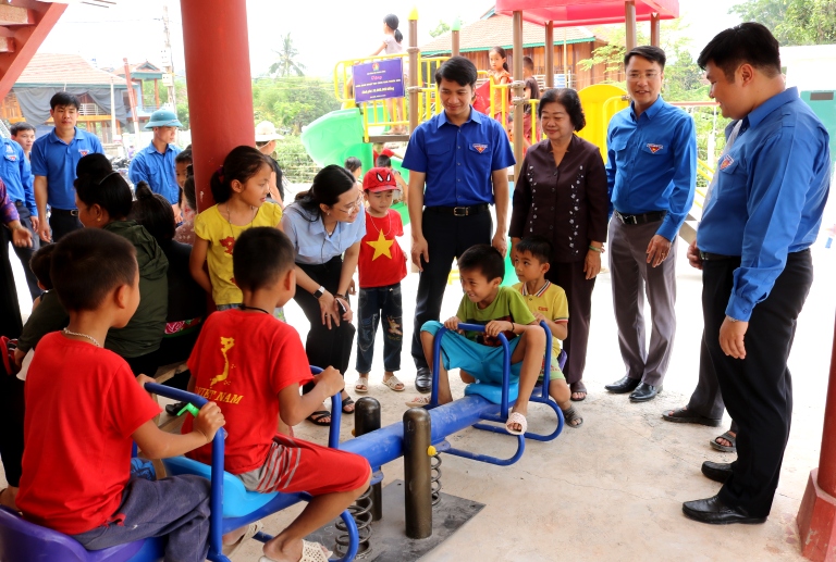 Hành trình “Tự hào truyền thống, tiếp bước cha anh”