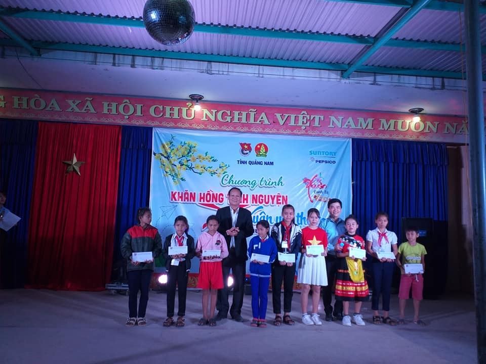 Hội đồng Đội tỉnh Quảng Nam tổ chức chương trình “Khăn hồng tình nguyện – Tết yêu thương”