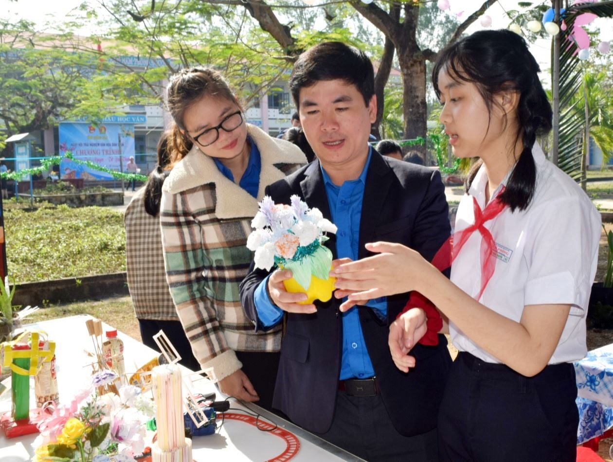 Hội đồng Đội tỉnh Quảng Nam tổ chức chương trình “Khăn hồng tình nguyện - Tết yêu thương”