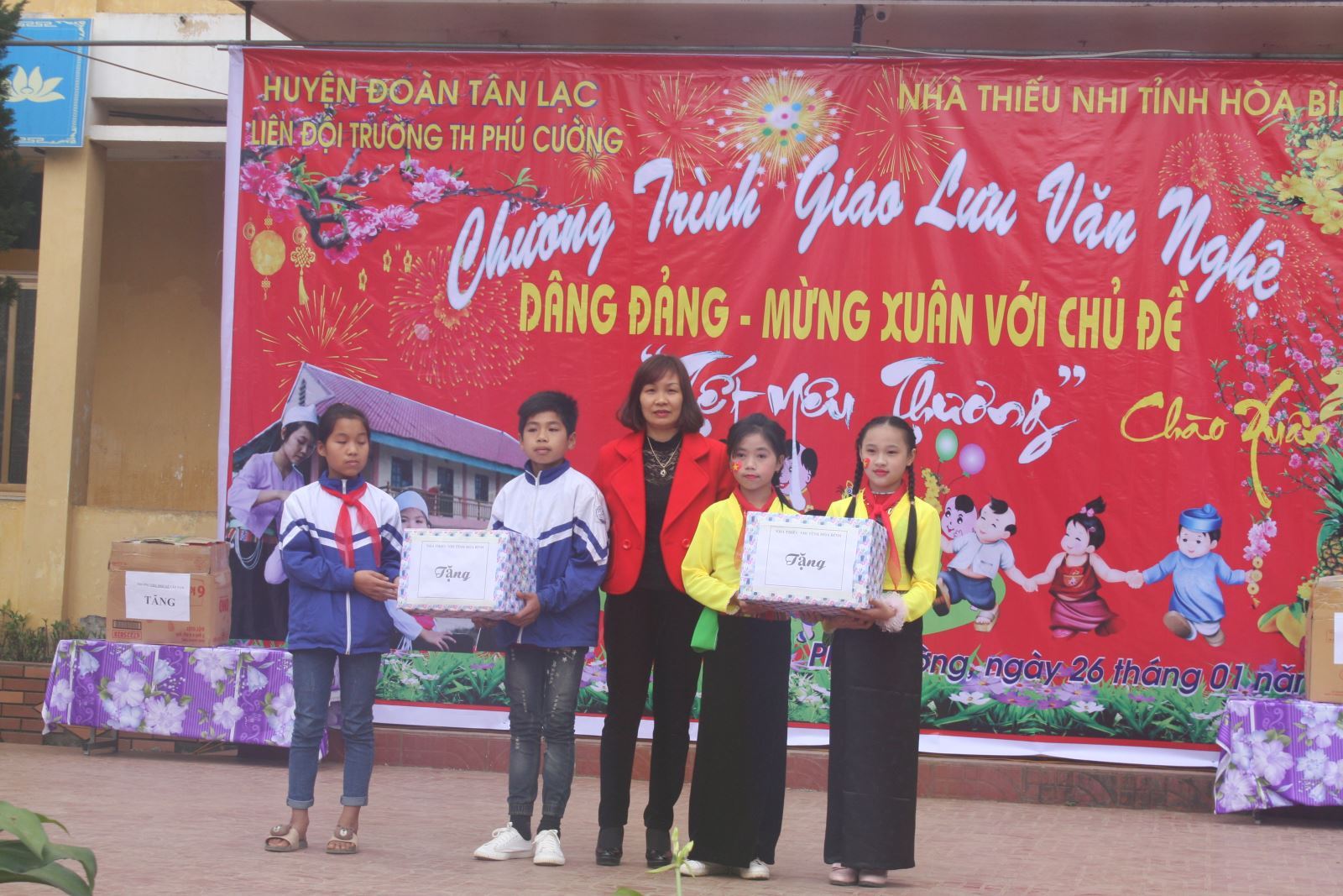 Hòa Bình: Chương trình giao lưu văn nghệ mừng xuân Tết yêu thương