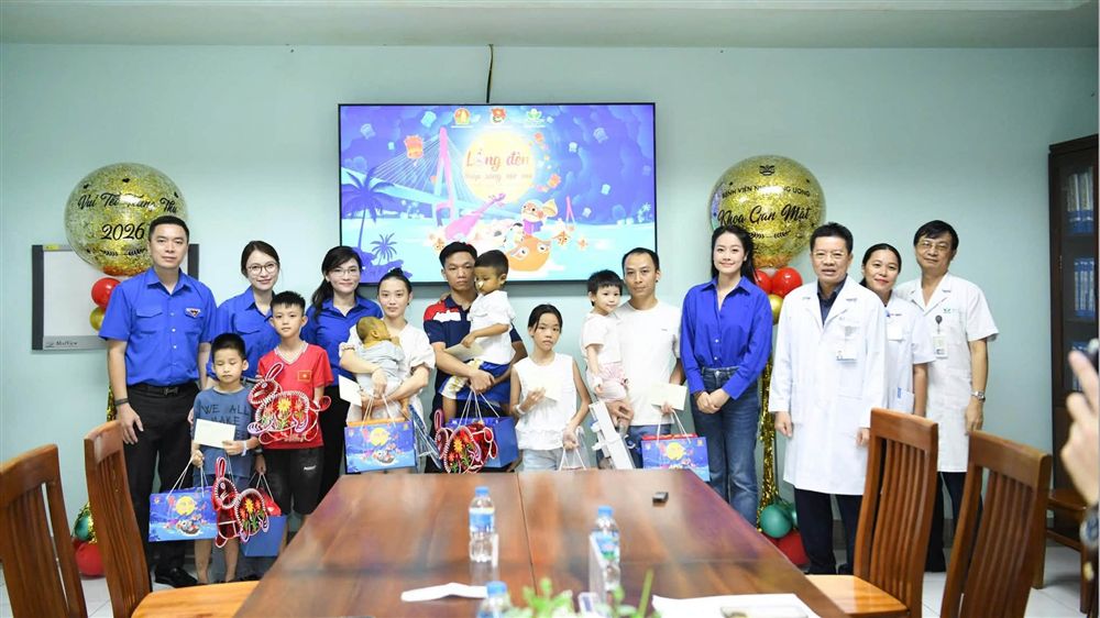 THƯỜNG TRỰC HỘI ĐỒNG ĐỘI TRUNG ƯƠNG MANG TRUNG THU ĐẾN VỚI NHỮNG BỆNH NHI TẠI BỆNH VIỆN NHI TRUNG ƯƠNG