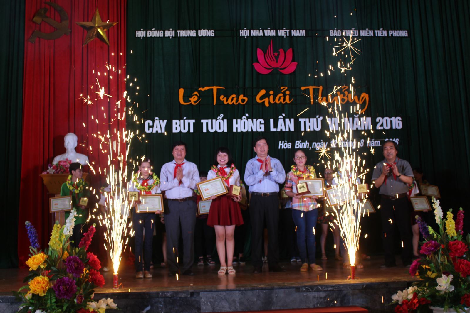 Trao giải thưởng cây bút tuổi hồng lần thứ VI, năm 2016