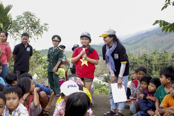Quảng Nam: Mang tết đến trẻ em vùng cao. 
