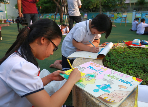 Các em thiếu nhi tham gia hưởng ứng cuộc thi