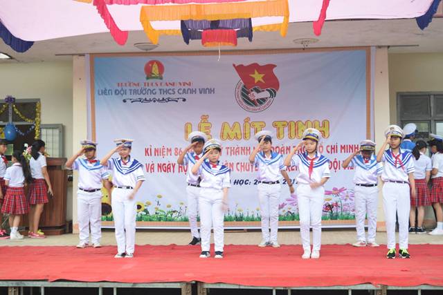 Liên đội THCS Canh Vinh tổ chức Ngày hội công nhận chuyên hiệu rèn luyện đội viên vào dịp kỷ niệm 86 năm Ngày thành lập Đoàn TNCS Hồ Chí Minh