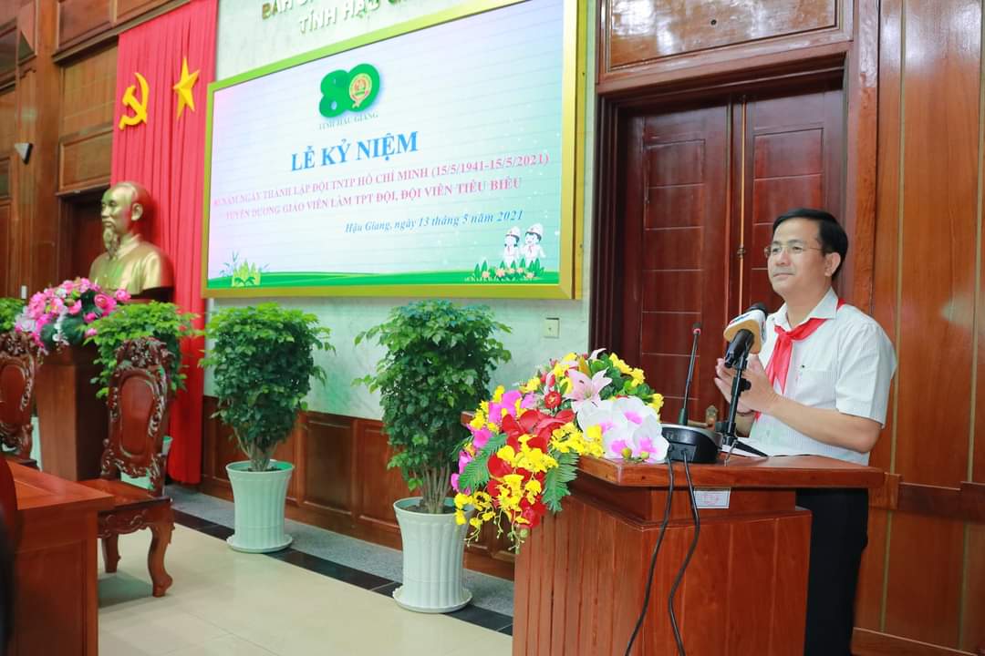 đồng chí Trần Văn Huyến – Phó Bí thư Thường trực Tỉnh ủy, Chủ tịch Hội đồng nhân dân tỉnh phát biểu chỉ đạo tại Lễ Kỷ niệm 