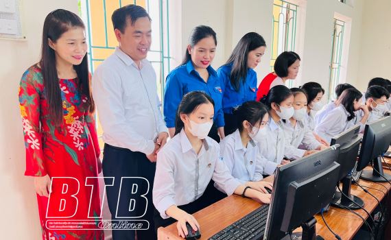 Đội viên, học sinh Thái Bình hưởng ứng Cuộc thi trắc nghiệm trên internet tìm hiểu 80 năm Đề cương về văn hóa Việt Nam”.  
