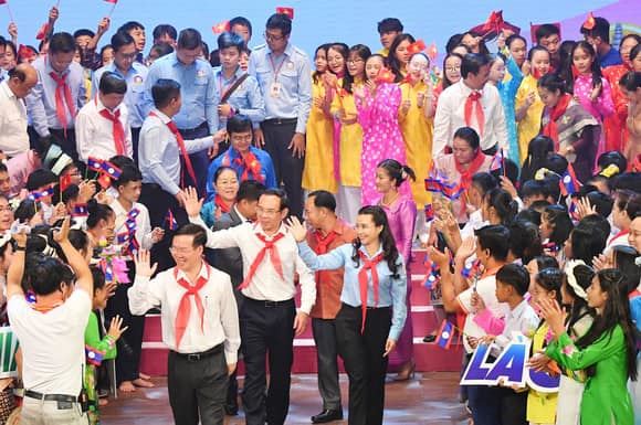 Thường trực Ban Bí thư Võ Văn Thưởng dự chương trình giao lưu văn hóa thiếu nhi Việt Nam - Lào - Campuchia