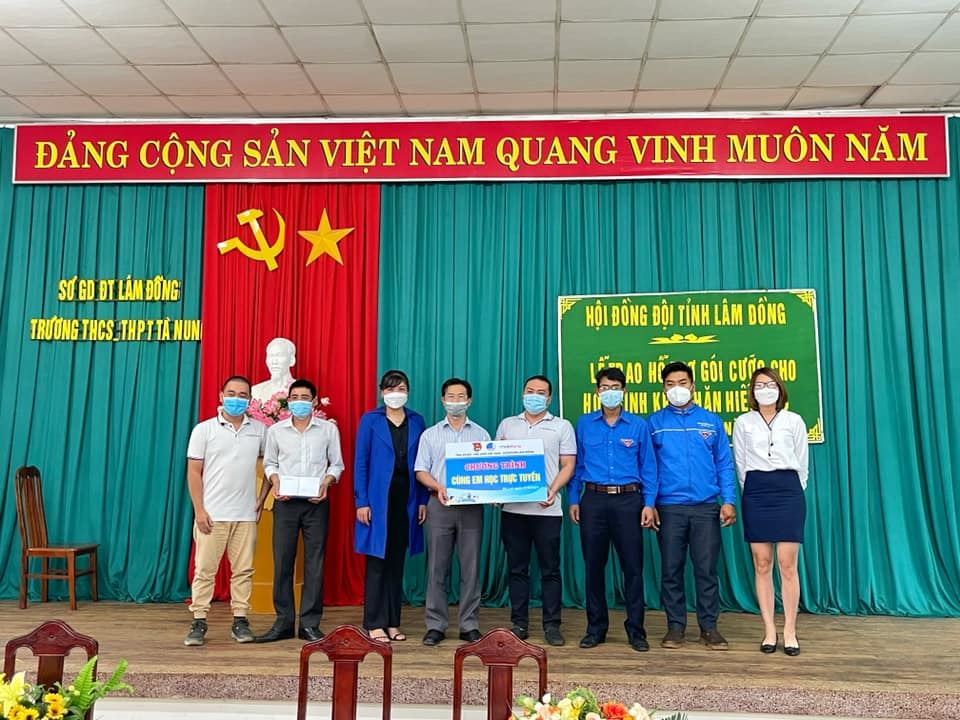 Lâm Đồng - Tổ chức Chương trình “Cùng em học trực tuyến”