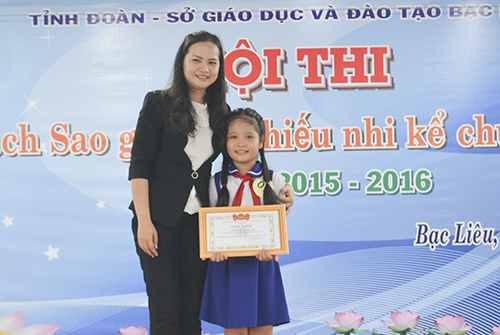 Đoàn Trần Việt Hà - phụ trách Sao giỏi tiêu biểu 