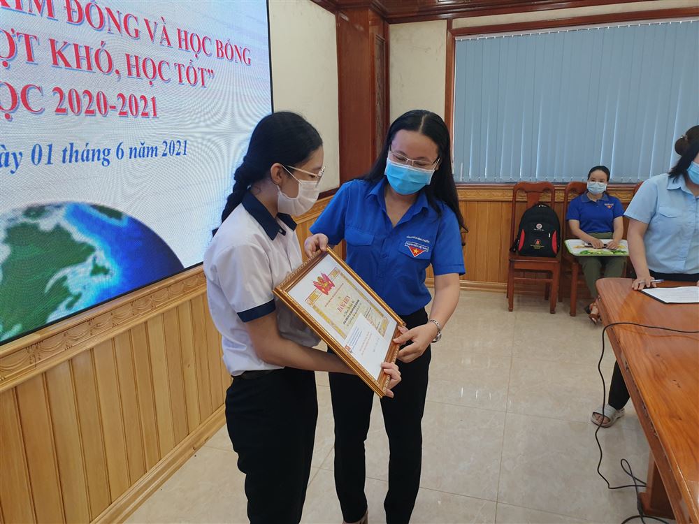 Bình Phước: Trao giải thưởng Cuộc thi “Sáng tác ca khúc dành cho thiếu nhi”, Giải thưởng Kim Đồng và học bổng cho học sinh vượt khó, học tốt 