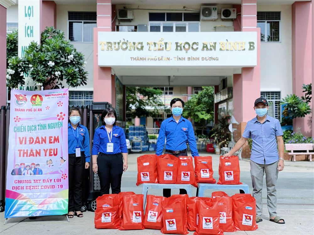 Bình Dương sôi nổi các hoạt động ra quân thực hiện Chiến dịch Hoa Phượng Đỏ và ra quân thực hiện Ngày cao điểm “Vì đàn em thân yêu”,  chương trình “Chia sẻ cùng em thơ – chung tay vượt qua đại dịch Covid”
