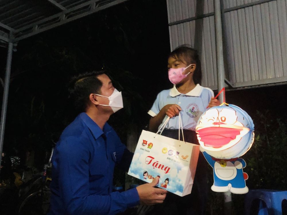 Bình Thuận tổ chức chương trình “Lồng đèn lan tỏa yêu thương” cho thiếu nhi nhân dịp Tết trung thu năm 2021