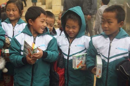 Nghệ An: Trao tặng “Áo ấm cho em” tại 3 huyện Quế Phong, Tương Dương và Kỳ Sơn