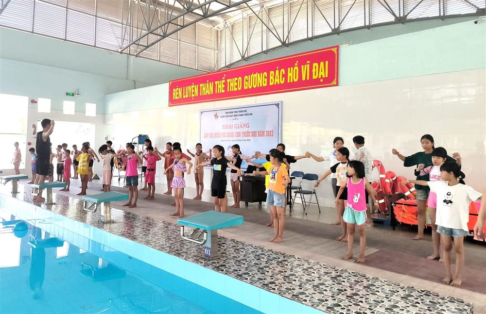 Lớp dạy bơi miễn phí năm 2023 dành cho học sinh khó khăn tỉnh Thừa Thiên Huế