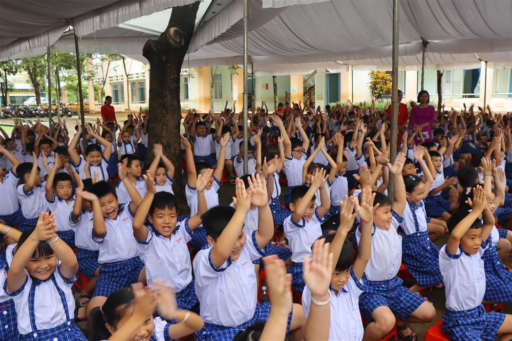 Bình Phước: Hơn 900 em học sinh trường Tiểu học Tân Xuân C chào đón Lễ Khai giảng và Lễ Phát động chủ đề năm học mới