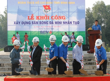Bình Định: Khởi công xây dựng sân bóng đá mini nhân tạo tại thị xã An Nhơn 