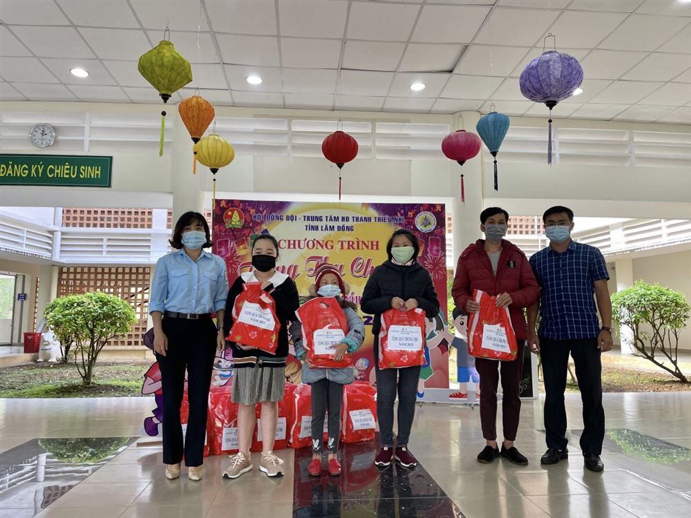 Lâm Đồng – Tổ chức chương trình Lồng đèn thắp sáng ước mơ năm 2021