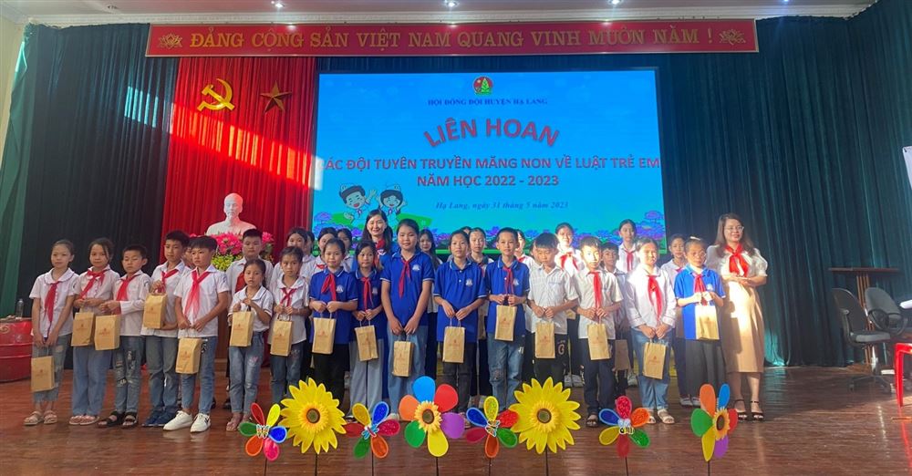 Hội đồng Đội huyện Hạ Lang, tỉnh Cao Bằng tổ chức Liên hoan các Đội tuyên truyền măng non về Luật trẻ em và tuyên dương Dũng sĩ nghìn việc tốt năm học 2022 - 2023